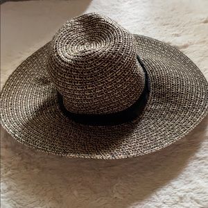 Four Buttons Sun Hat